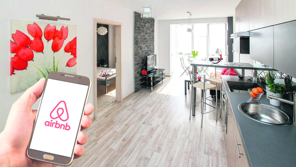 Un projet de loi sur les locations à court terme style Airbnb fait réagir les municipalités