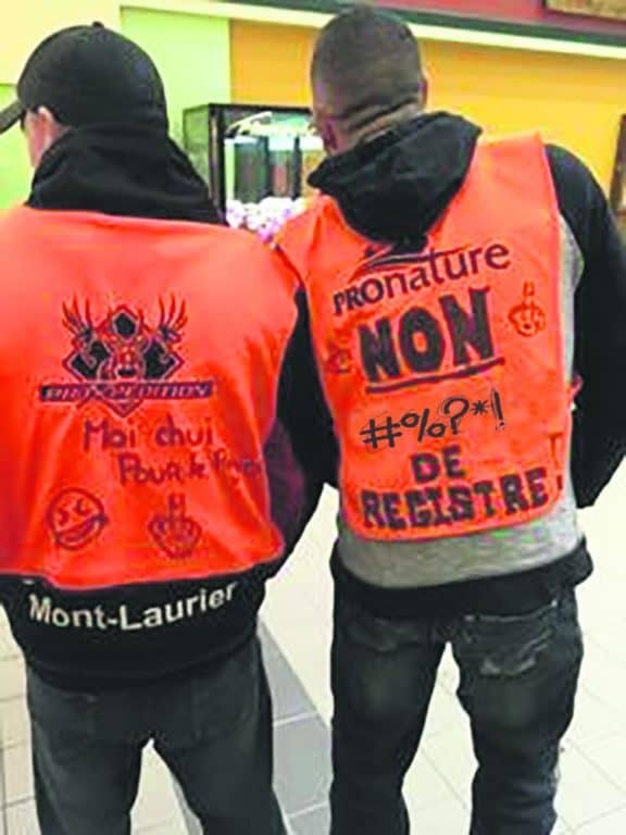 Manifestation devant le bureau du député Bussière