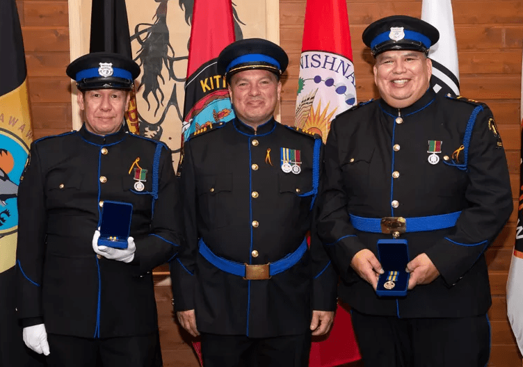 21 policiers autochtones honorés pour leurs années de service