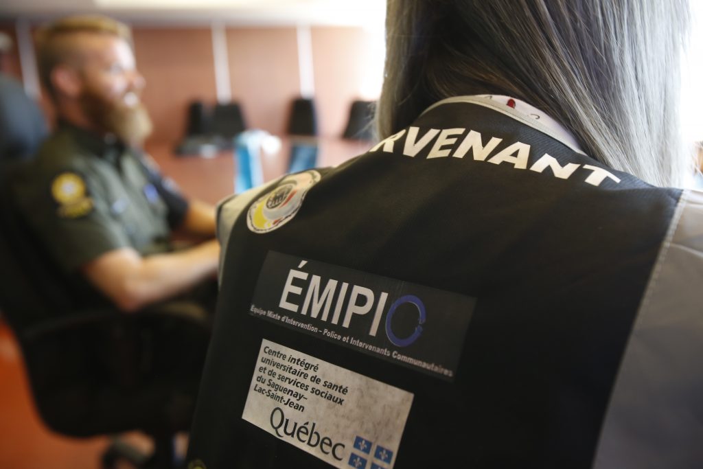 Équipe mixte d’intervention — policiers et intervenants communautaires (EMIPIC)