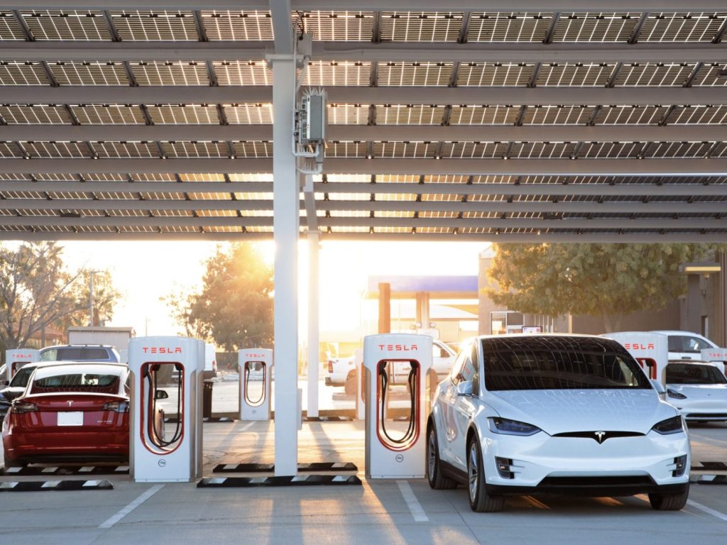 Tesla imposera des frais de congestion pour certains Superchargeurs aux États-Unis